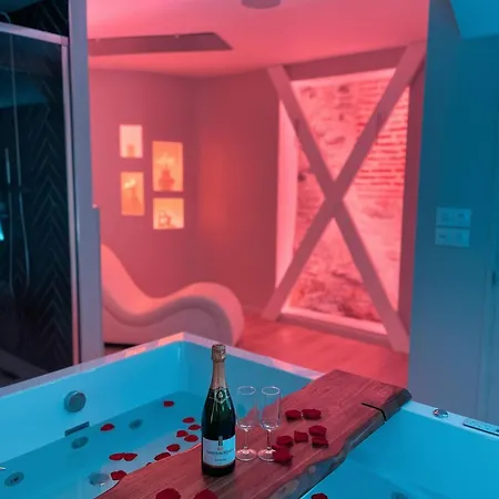 Apartament Les Jolies Nuits - A La Folie, Loft & Spa Montrevault